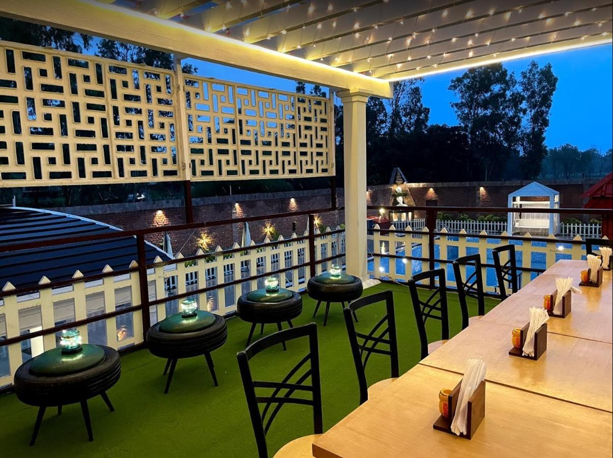 Yashmay Villa Club & Resort Gonda エクステリア 写真