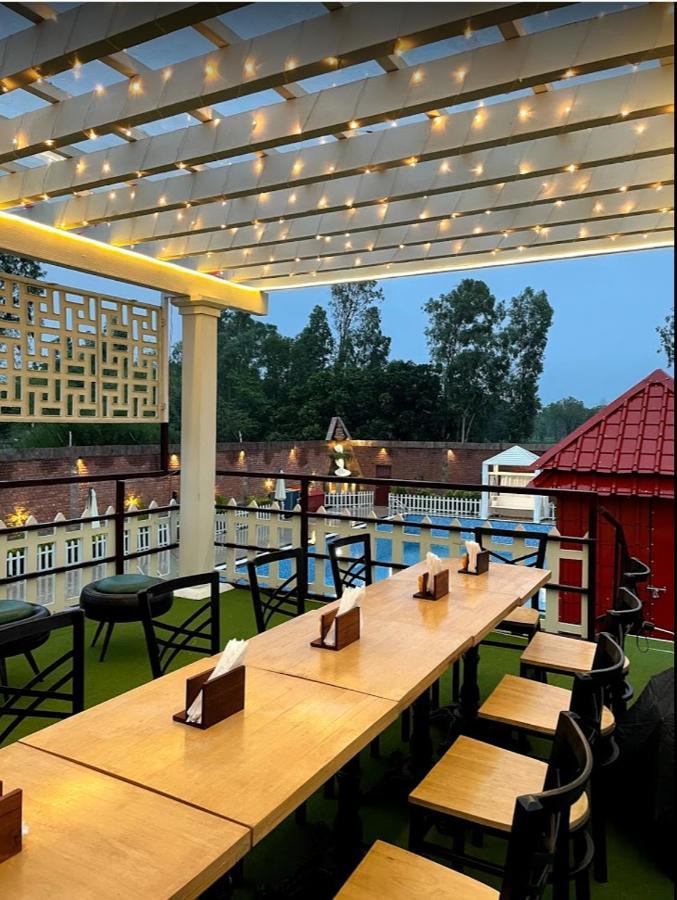 Yashmay Villa Club & Resort Gonda エクステリア 写真