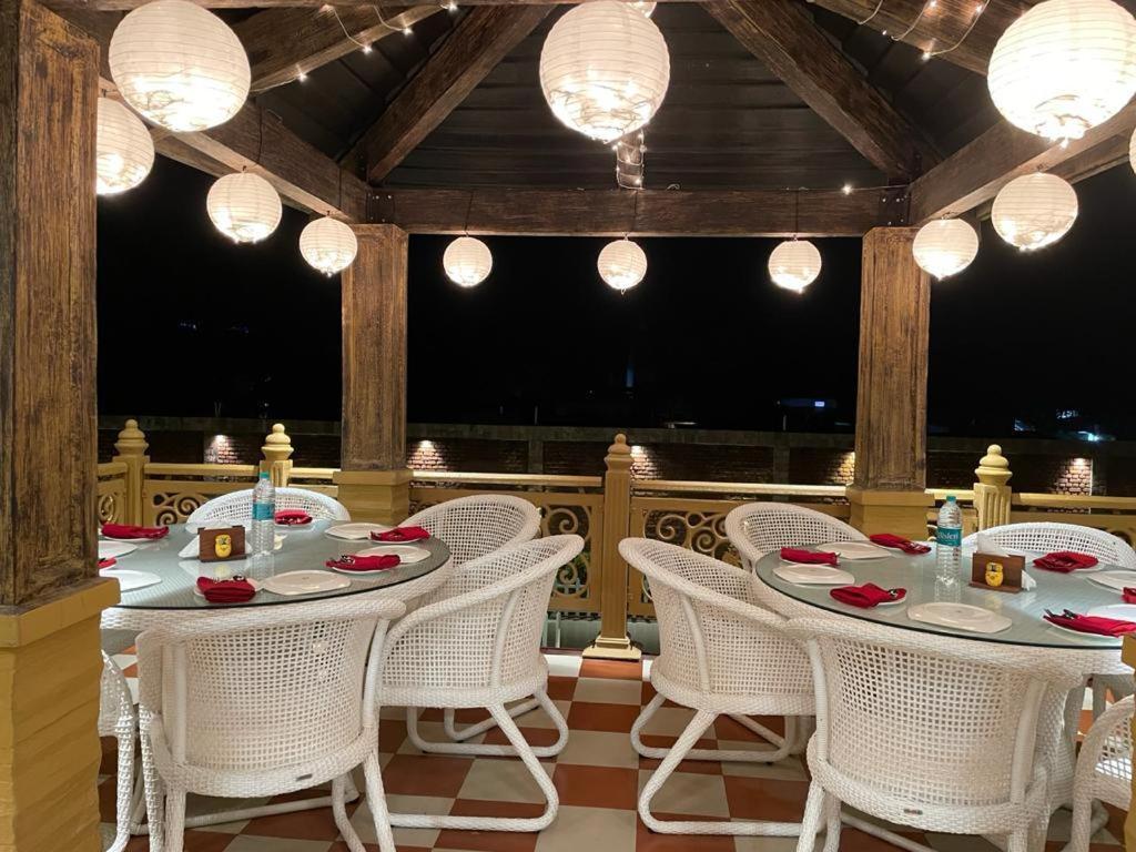 Yashmay Villa Club & Resort Gonda エクステリア 写真