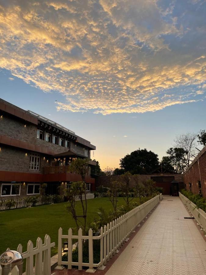 Yashmay Villa Club & Resort Gonda エクステリア 写真