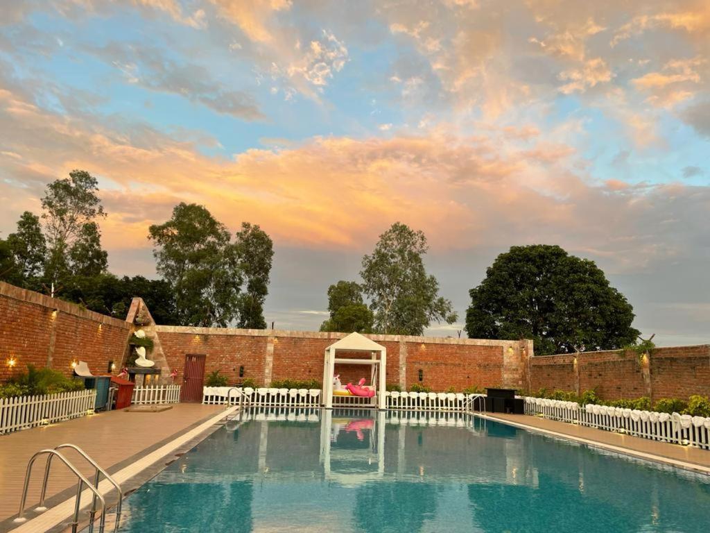 Yashmay Villa Club & Resort Gonda エクステリア 写真